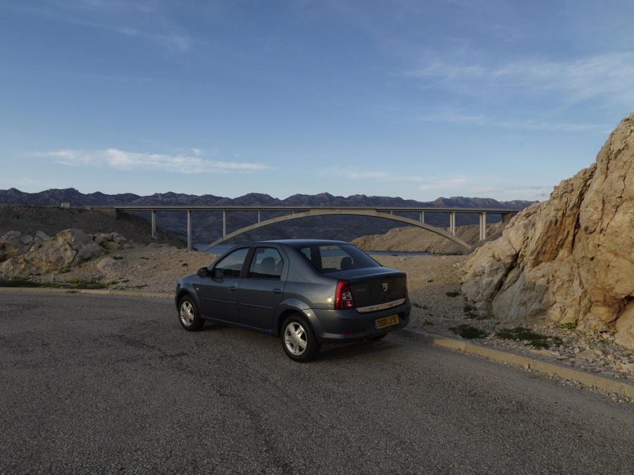  Dacia Logan 2008 года  (фото 39 из 81)